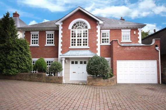 5 bedroom Detached f...